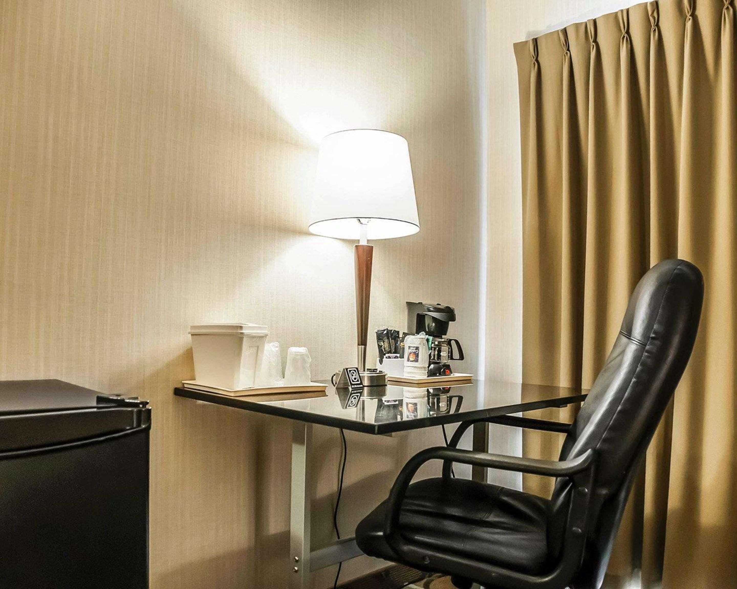 コンフォート イン ラヴァル エクステリア 写真